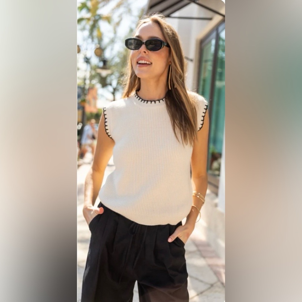 NWOT PINK LILY Women’s Cream & Black Whipstitch Hem Short Sleeve Sweater SizeS/M